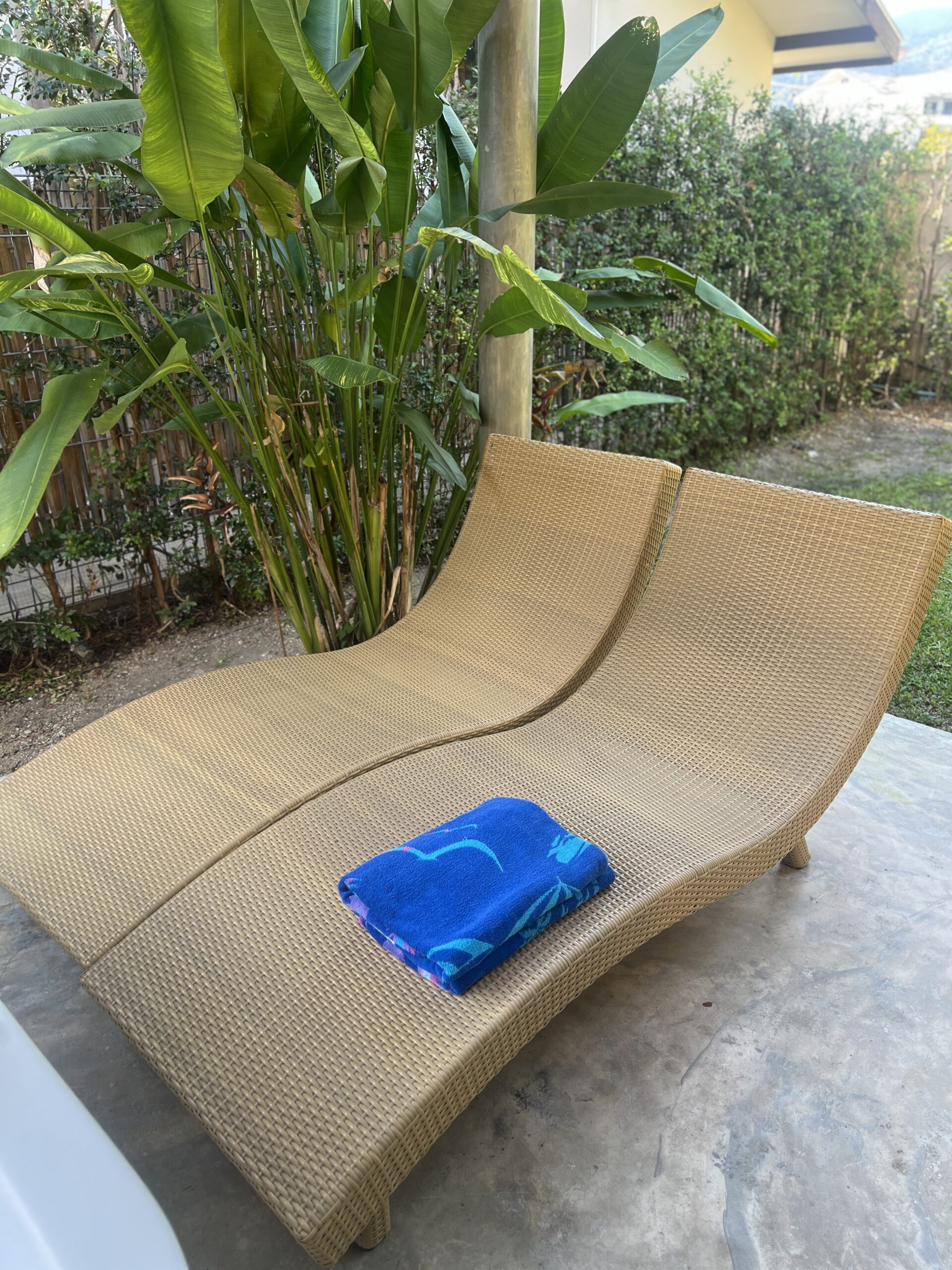 Outdoor Pool Seating 