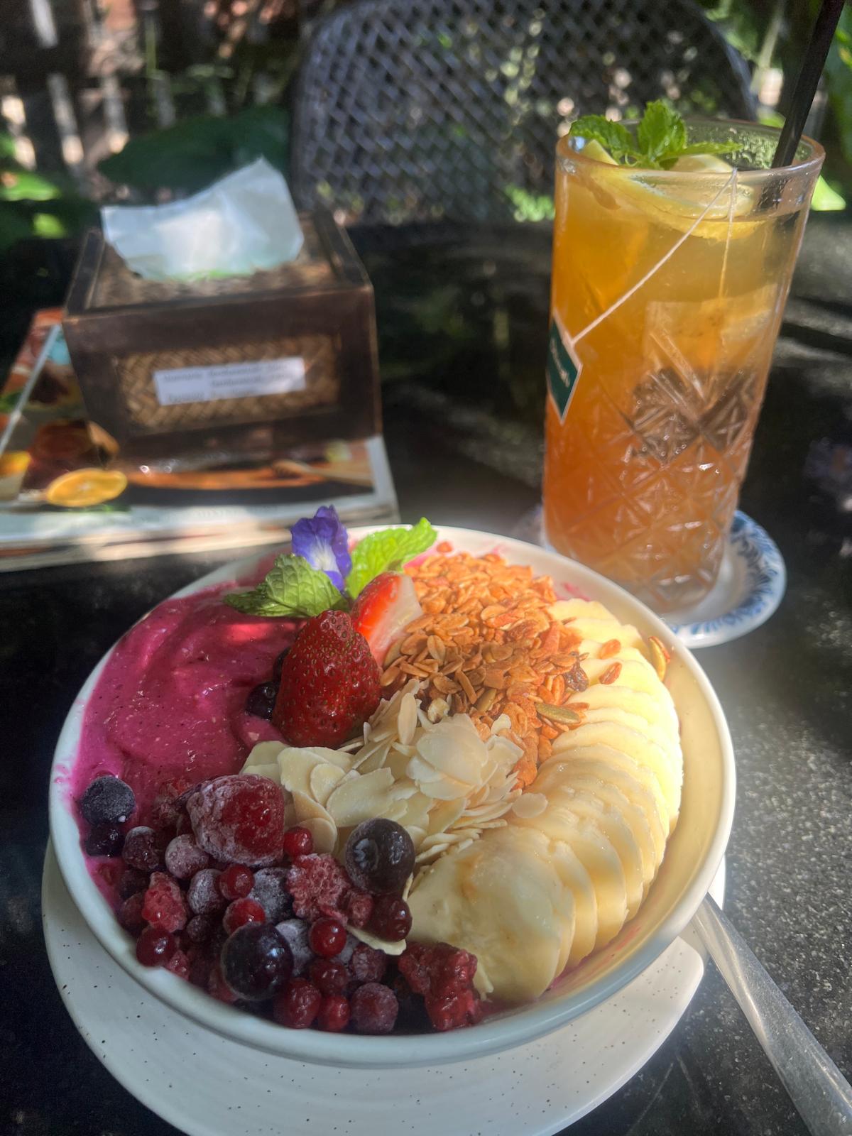 Acai Bowl with Drink 